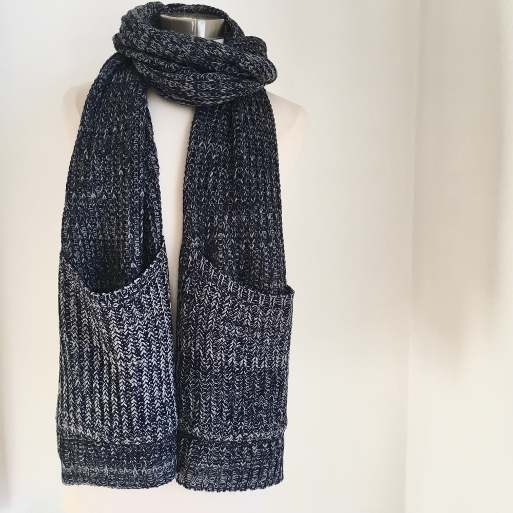 Chunky Knit Pocket Scarf Oversized NWOT